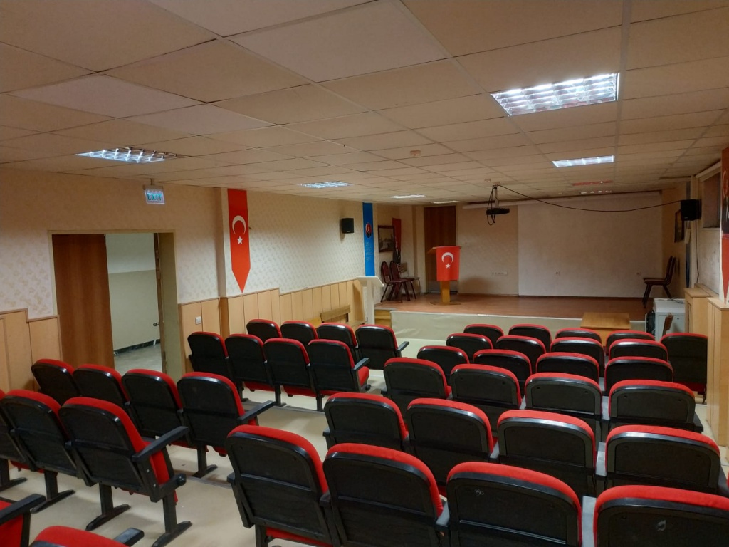 Konferans Salonu Ve Çok Amaçlı Salonlarımız - Dobruca Ortaokulu